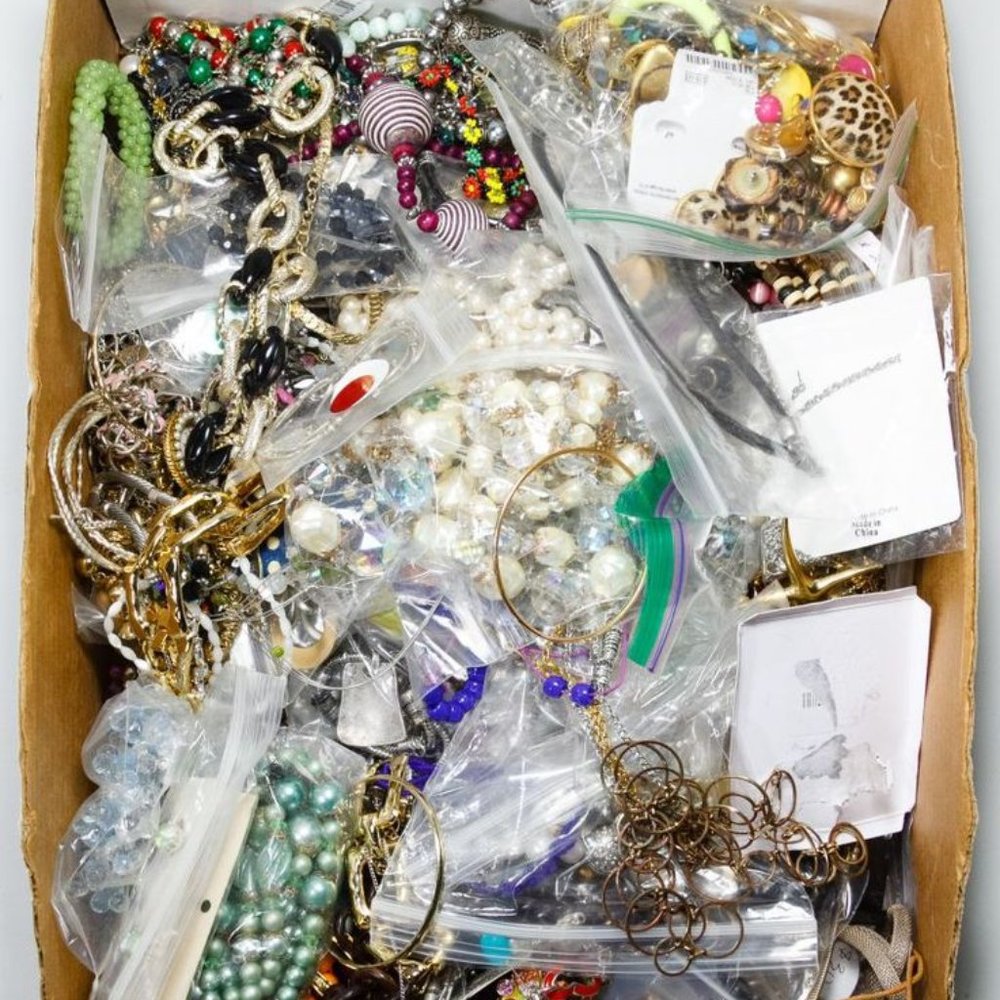 VINTAGE JEWELRY LOT NICE MIX 5 POUNDS!!